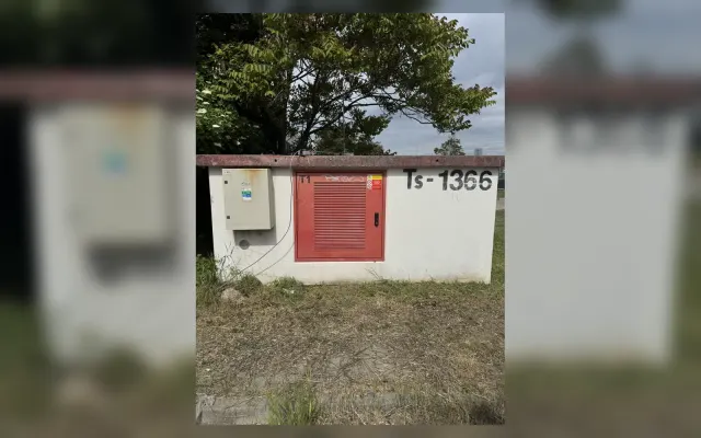 Vonkajší pohľad na trafostanicu pred servisnou údržbou